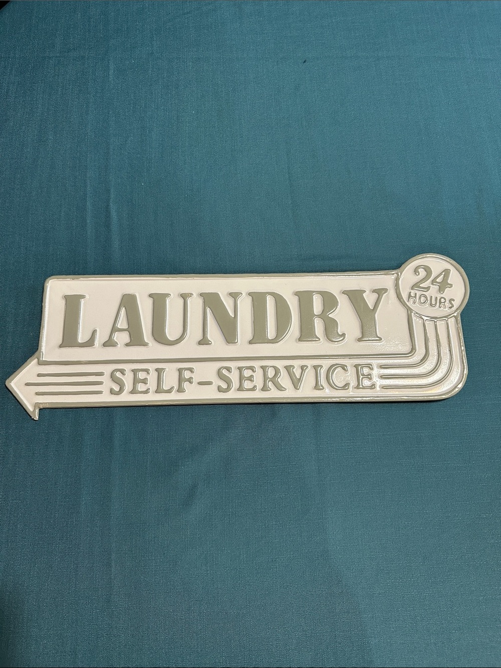 Retro Style Embossed Metal Self-Service Laundry Sign 24 Hours Wall Decor Country